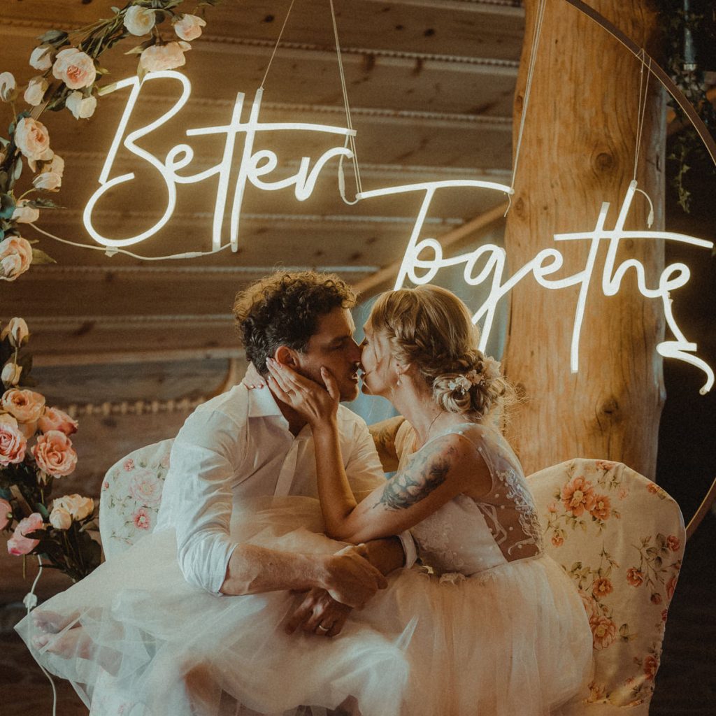 Wypożyczalnia dekoracji ślubnych i weselnych - napis Better Together