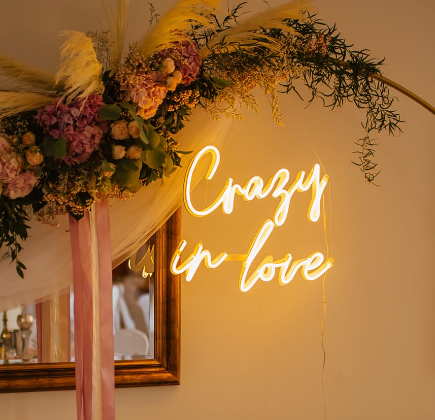Wypożyczalnia dekoracji ślubnych i weselnych - ledon Crazy in love