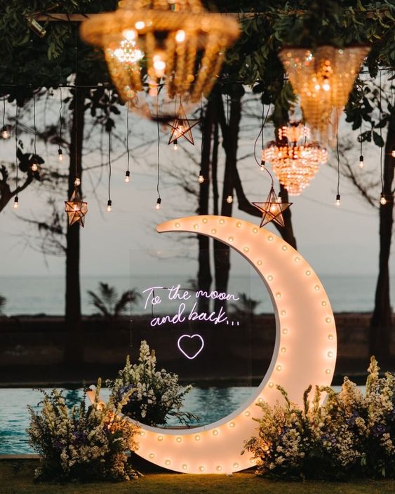 Księżyc na weselu - dekoracja sali weselnej