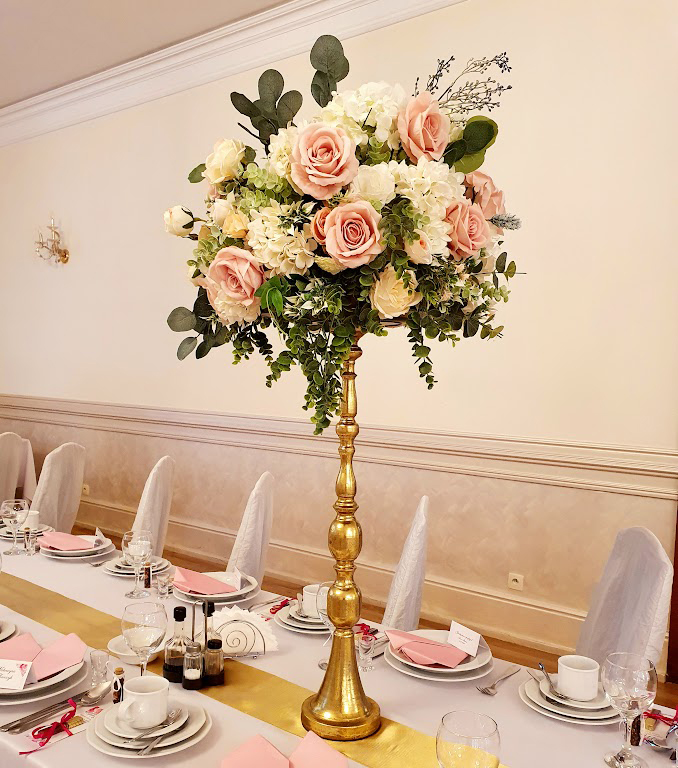 Kompozycja kwiatowa na stół gości